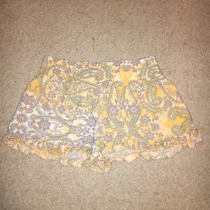 FLOWY PATTERNED SHORTS